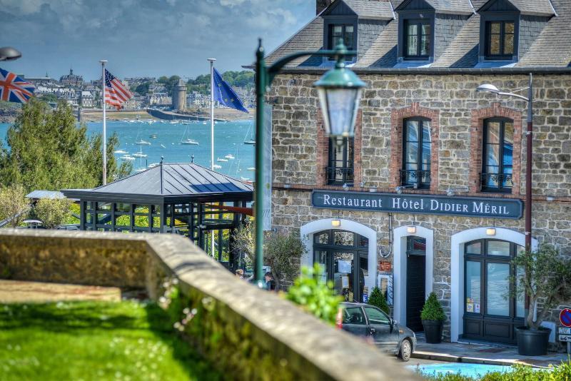 Restaurant Hotel Didier Meril ดีนาร์ ภายนอก รูปภาพ